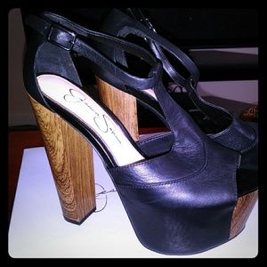 Jessica Simpson- Dany